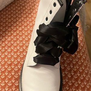 1460 Youth Romario Dr Martens